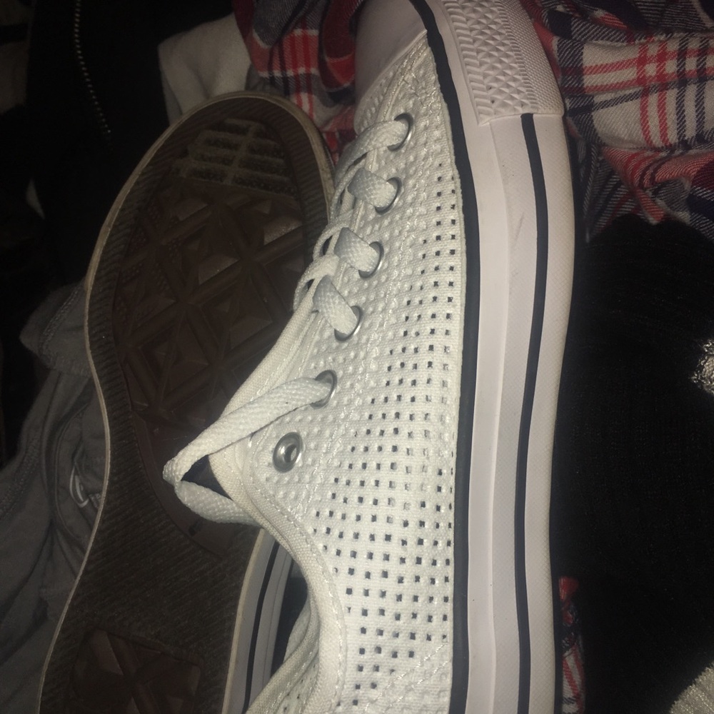 White converse - Picture 3 of 4